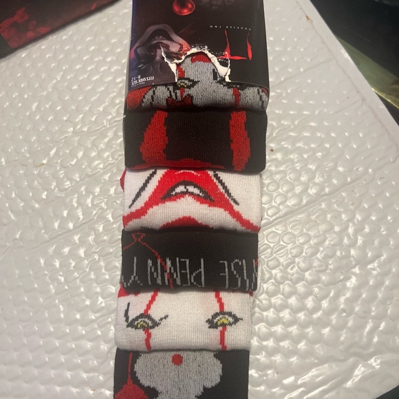 6 Pairs men's IT Penny Wise Casual Crew Socks Size 8-12 Horror hyp new - Picture 3 of 4